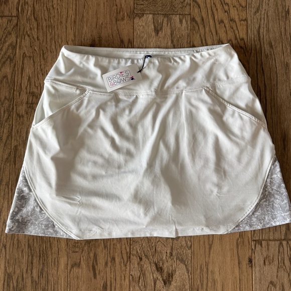 Women's White Golf Skirt - Birdie and Bows - NWT - Size Medium - Athletic Skort - Picture 1 of 6
